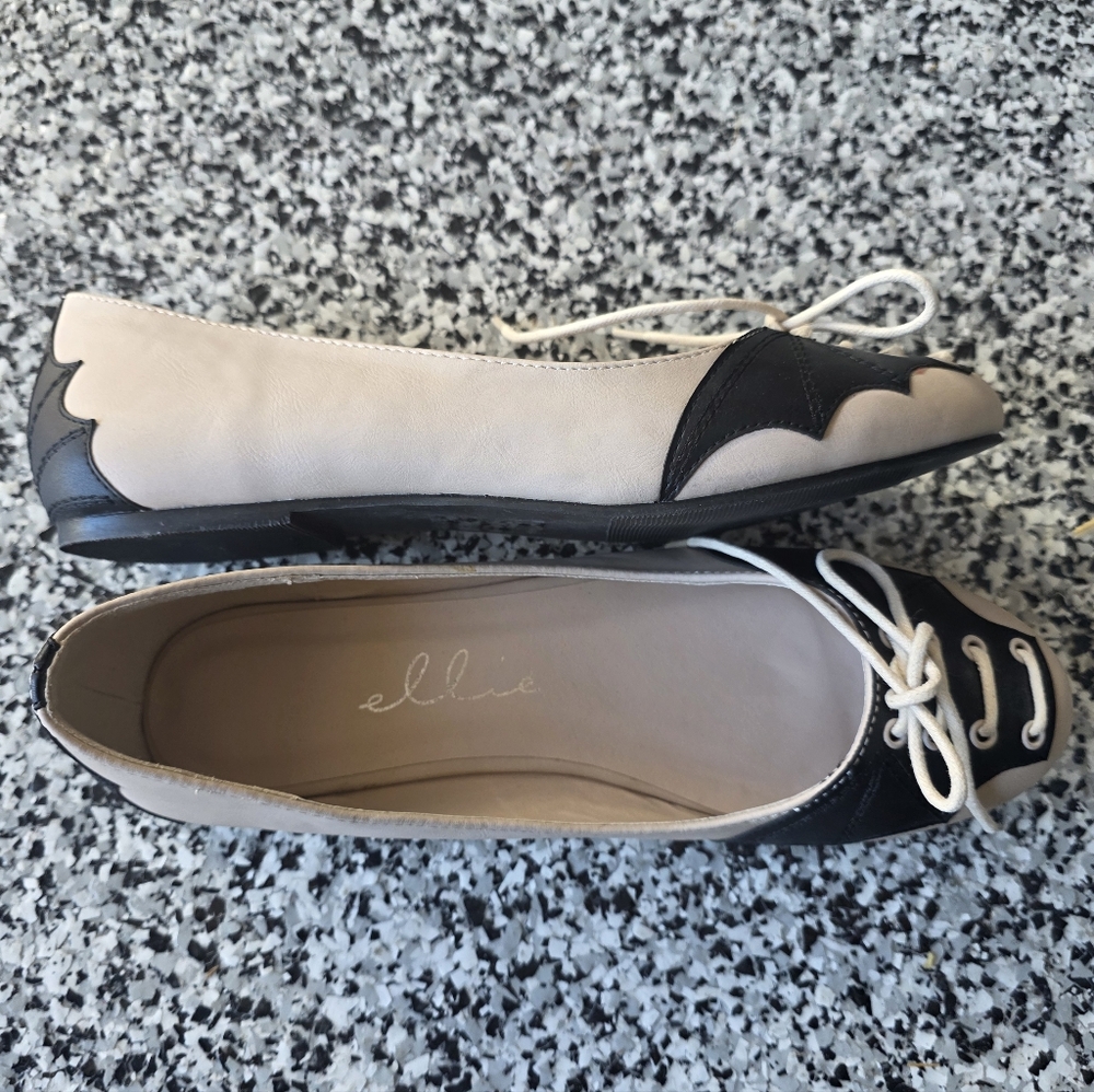 Ellie Shoes Black & Tan Flats with Batwings Saddle Shoes GOTH 10 - Picture 2 of 3